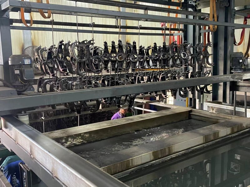 Anodizing and electroplating workshop for surface treatment