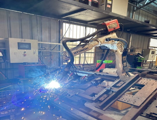 Welding process at Ningbo Feiyu factory