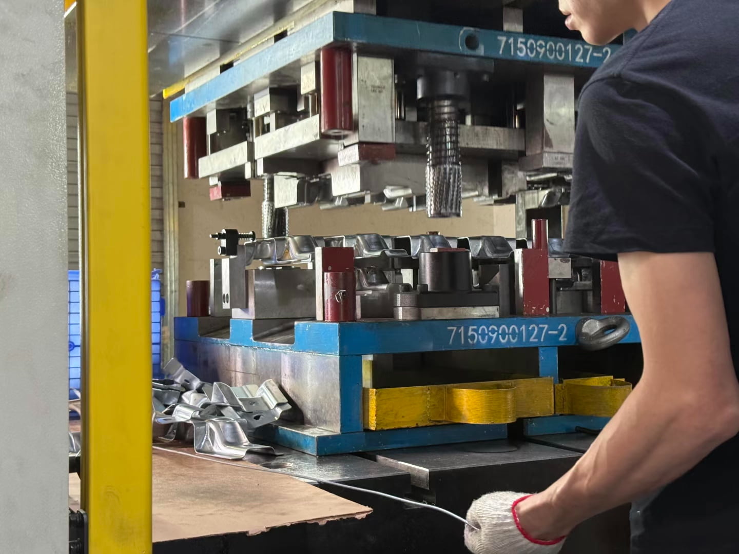Deep drawing press operation for custom metal housings