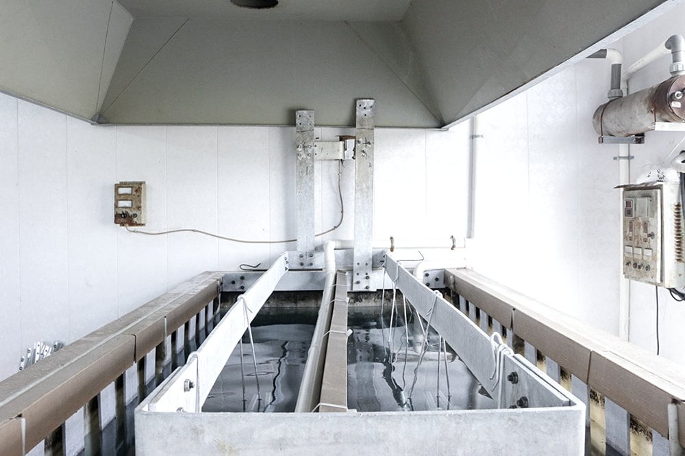 Surface treatment workshop tanks for OEM metal parts